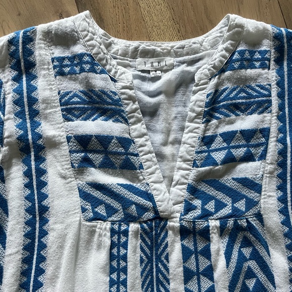 THML blue and white geometric pattern 3/4 bell sleeve vneck mini dress - Picture 2 of 5